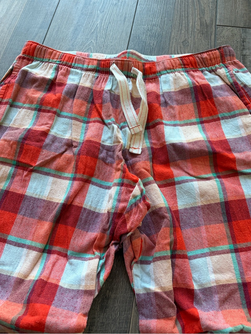Women’s Old Navy Plaid Pajama Pants - Picture 2 of 5